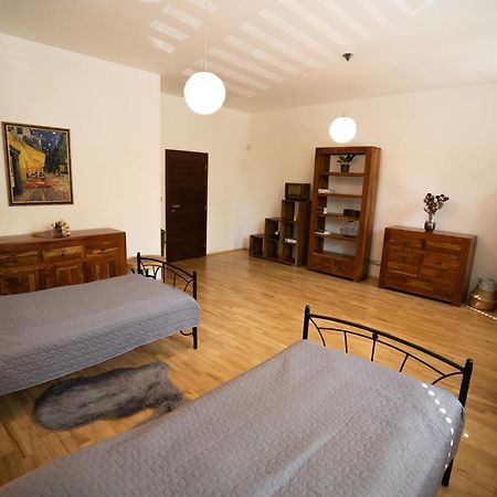 Black Field Apartment Brno Extérieur photo