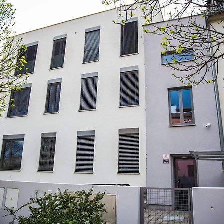 Black Field Apartment Brno Extérieur photo