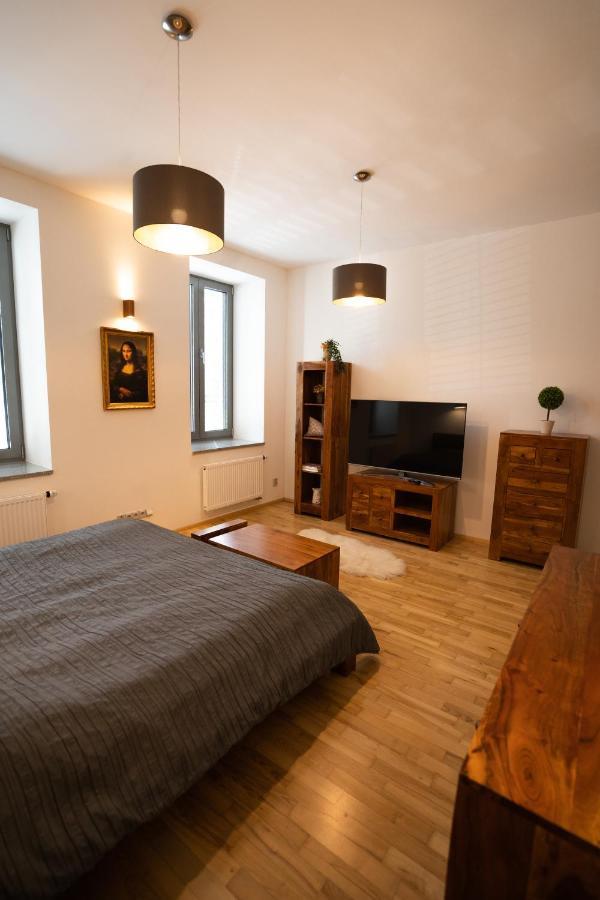 Black Field Apartment Brno Extérieur photo