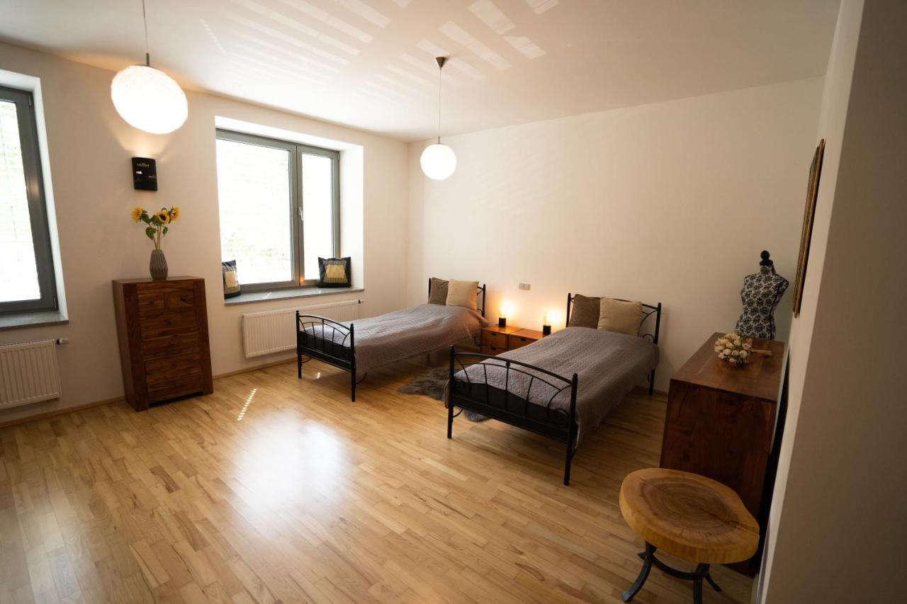 Black Field Apartment Brno Extérieur photo