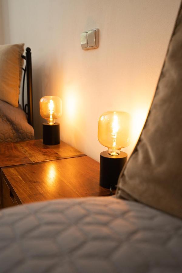 Black Field Apartment Brno Extérieur photo