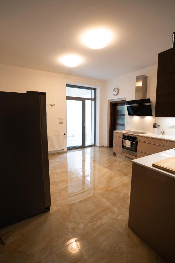 Black Field Apartment Brno Extérieur photo