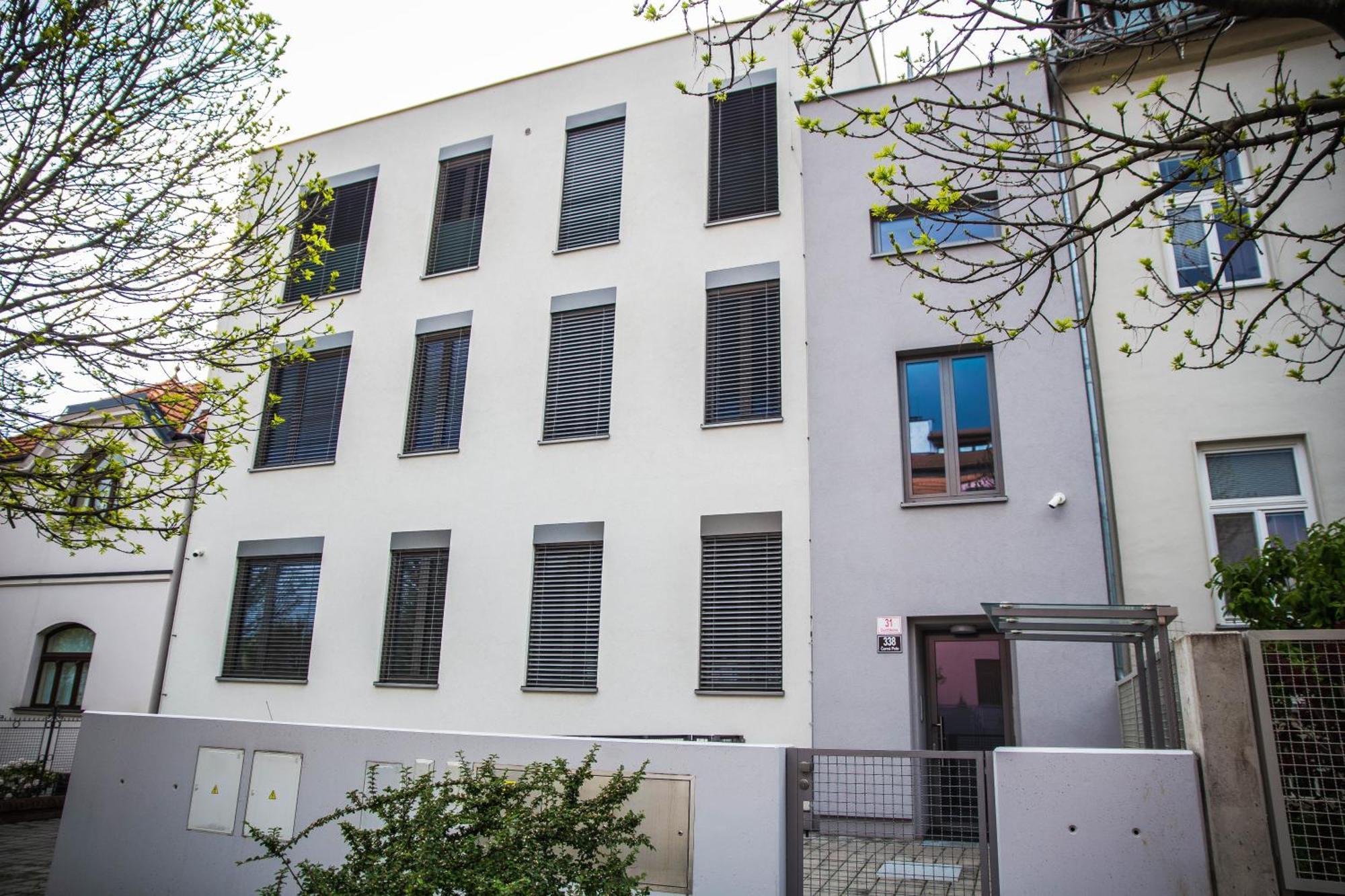 Black Field Apartment Brno Extérieur photo